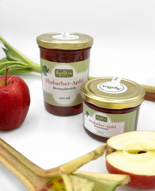 Gläser mit Obst im Bild